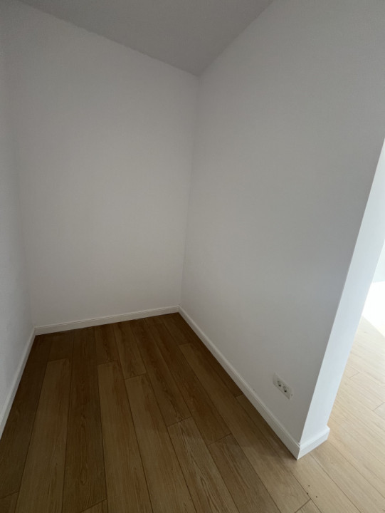 PROPRIETAR, DECOMANDAT, 2 BALCOANE