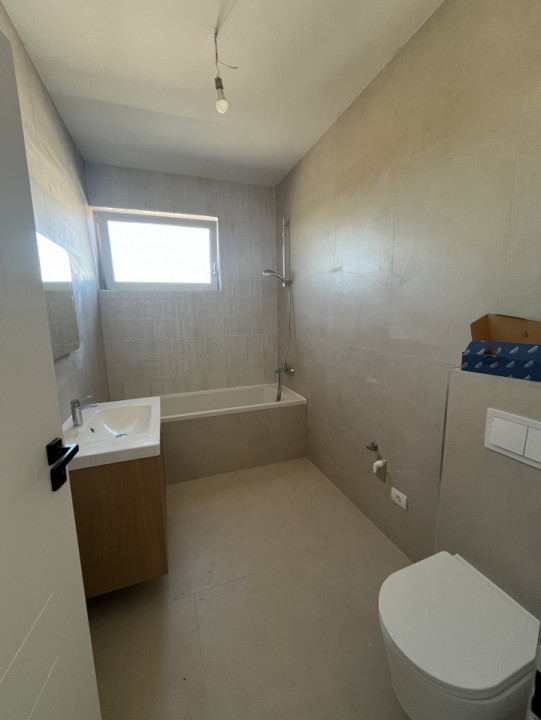 PROPRIETAR, DECOMANDAT, 2 BALCOANE