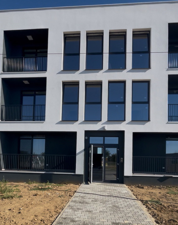 PROPRIETAR, DECOMANDAT, 2 BALCOANE