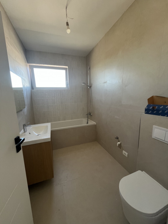 PROPRIETAR, DECOMANDAT, 2 BALCOANE