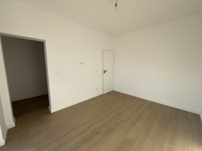 PROPRIETAR, DECOMANDAT, 2 BALCOANE