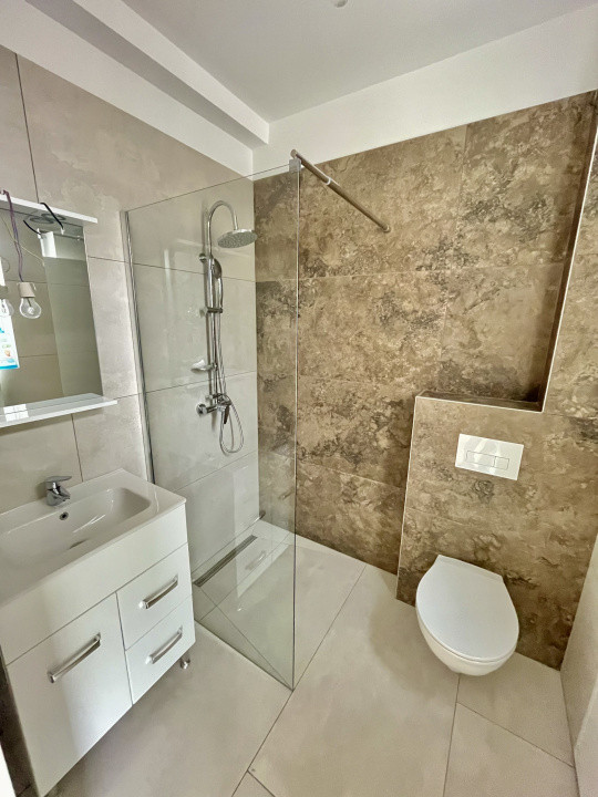 Comision 0%, Mediteranean, Asfalt