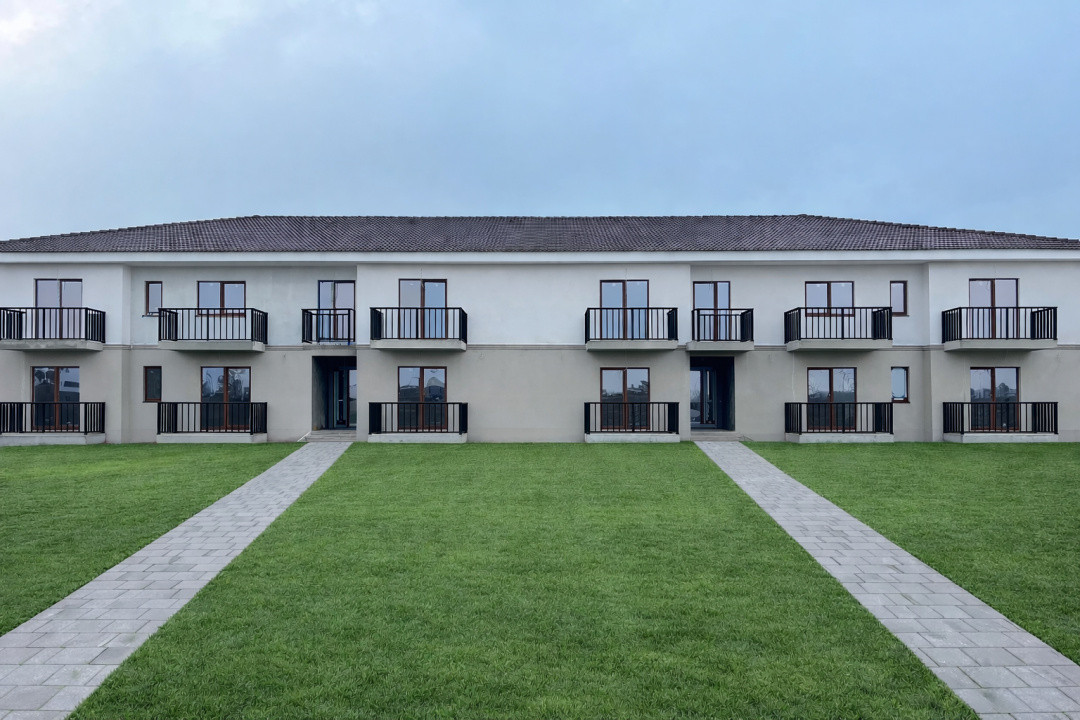 De Neratat, Studio, Etaj 1