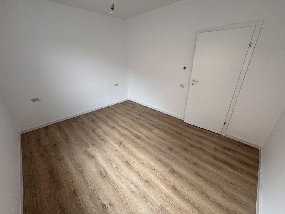 TOATE UTILITATILE , POZITIE EXCELENTA, POD MANSARDABIL 