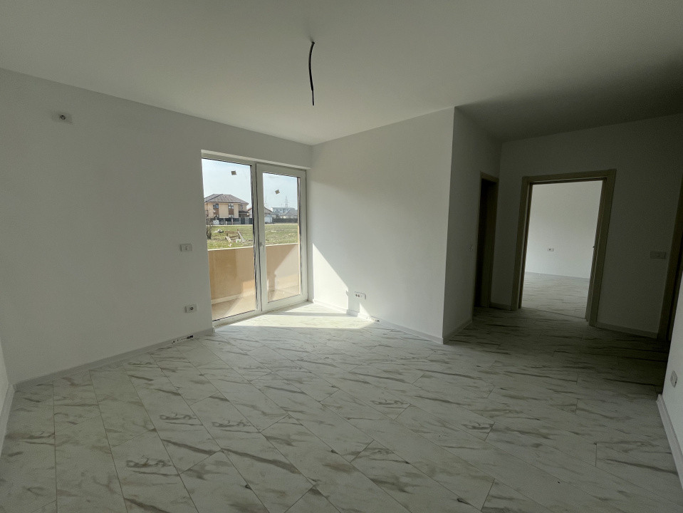 APARTAMENT CU CURTE PROPRIE, DECOMANDAT, LA ASFALT