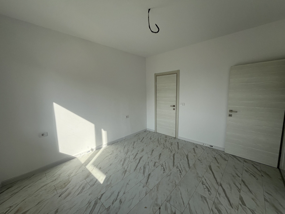 APARTAMENT CU CURTE PROPRIE, DECOMANDAT, LA ASFALT