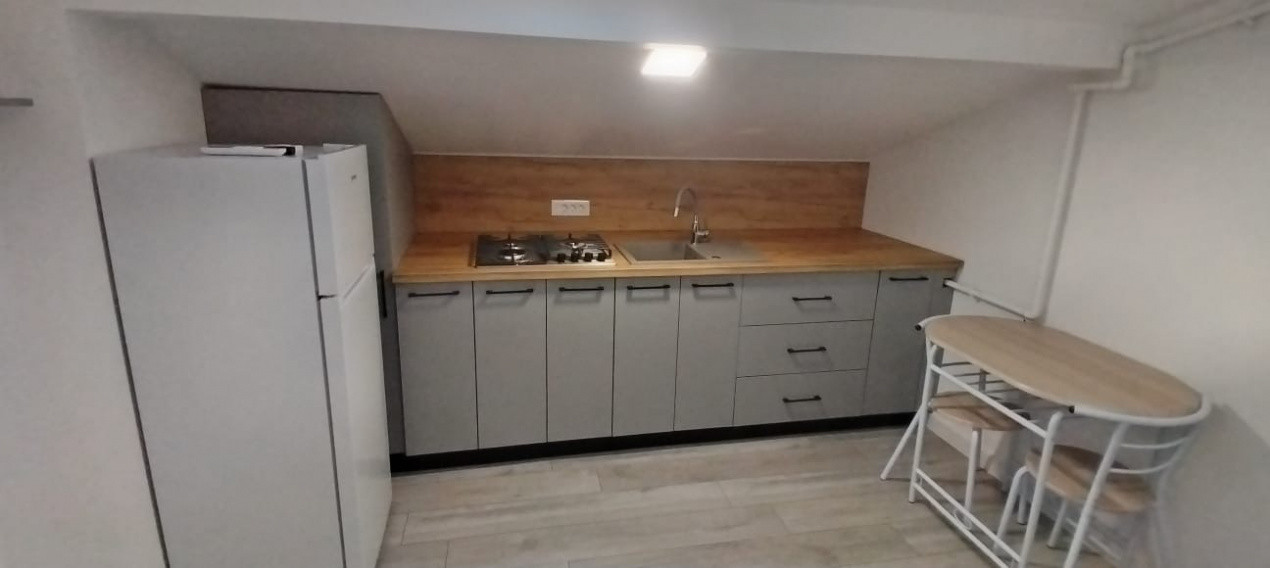 BLOC CU LIFT, MANSARDA DE INCHIRIAT, PARCARE INCLUSA