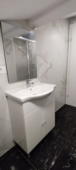 BLOC CU LIFT, MANSARDA DE INCHIRIAT, PARCARE INCLUSA