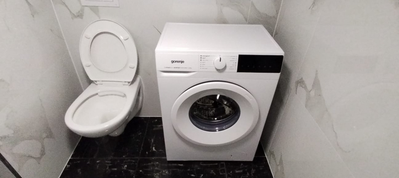 BLOC CU LIFT, MANSARDA DE INCHIRIAT, PARCARE INCLUSA