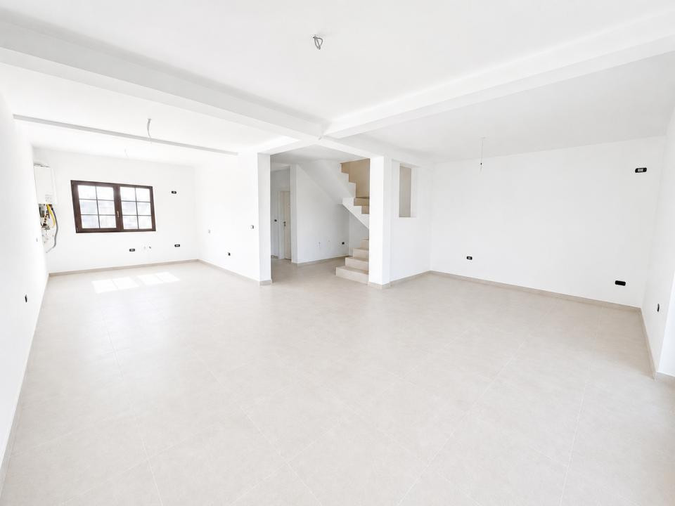 Ultima Jumatate, 4 Camere, Asfalt