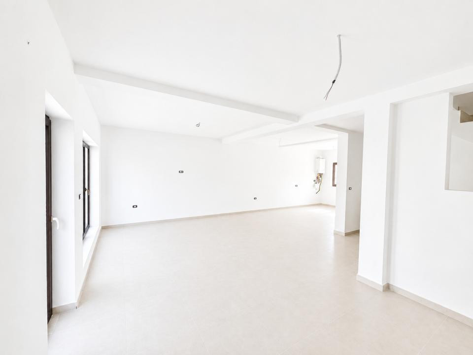Ultima Jumatate, 4 Camere, Asfalt