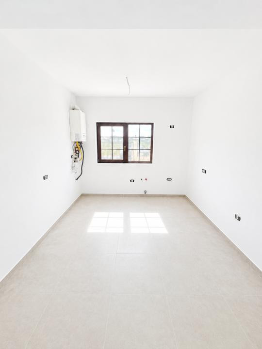 Ultima Jumatate, 4 Camere, Asfalt