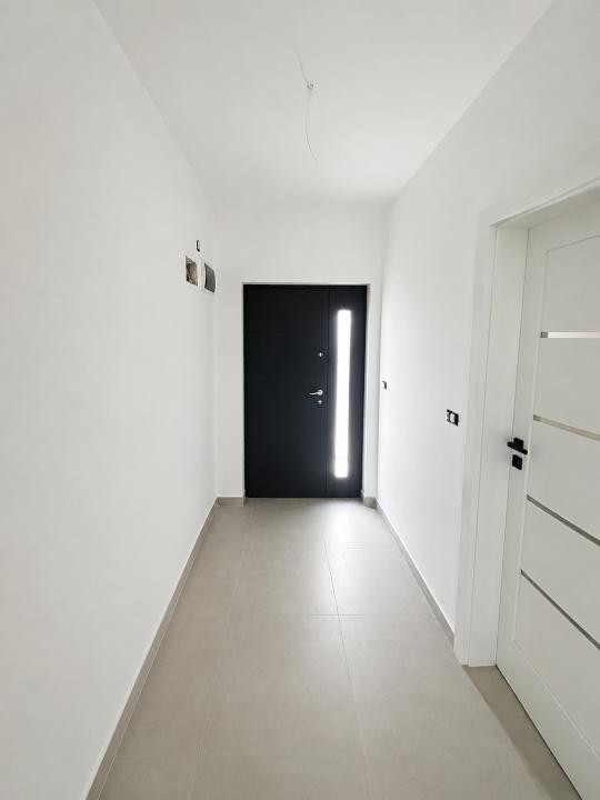 Ultima Jumatate, 4 Camere, Asfalt