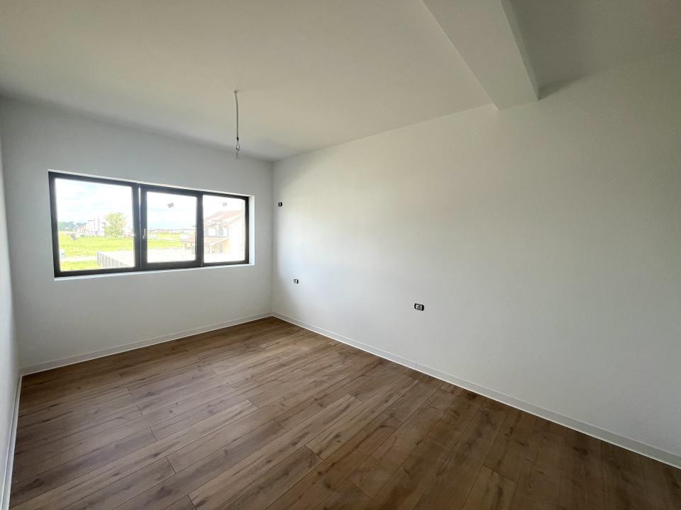 Ultima Jumatate, 4 Camere, Asfalt