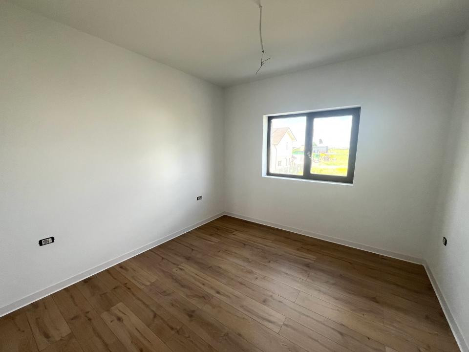Ultima Jumatate, 4 Camere, Asfalt