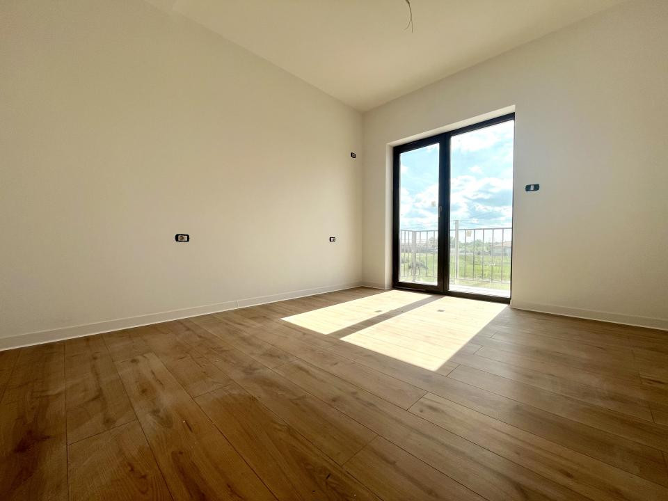 Ultima Jumatate, 4 Camere, Asfalt