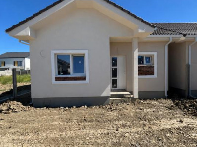 Duplex Despartit, Canalizare, Pozitie Excelenta