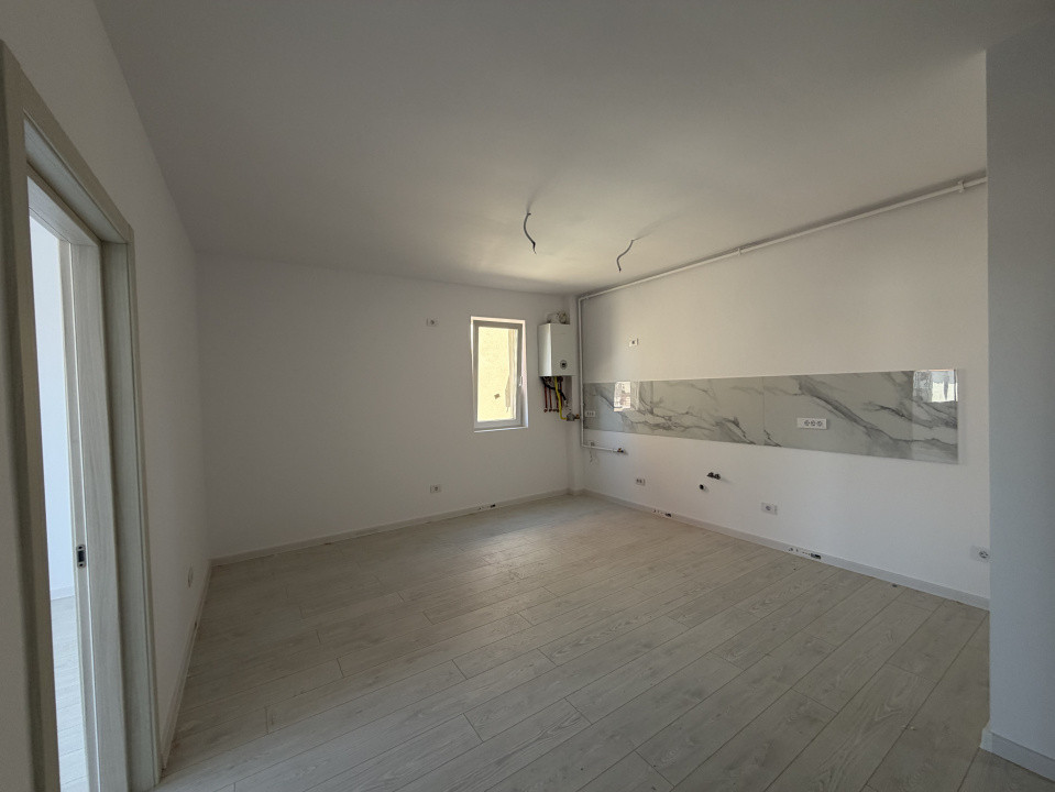 DEZVOLTATOR, 3 CAMERE LA ASFALT, GIROC