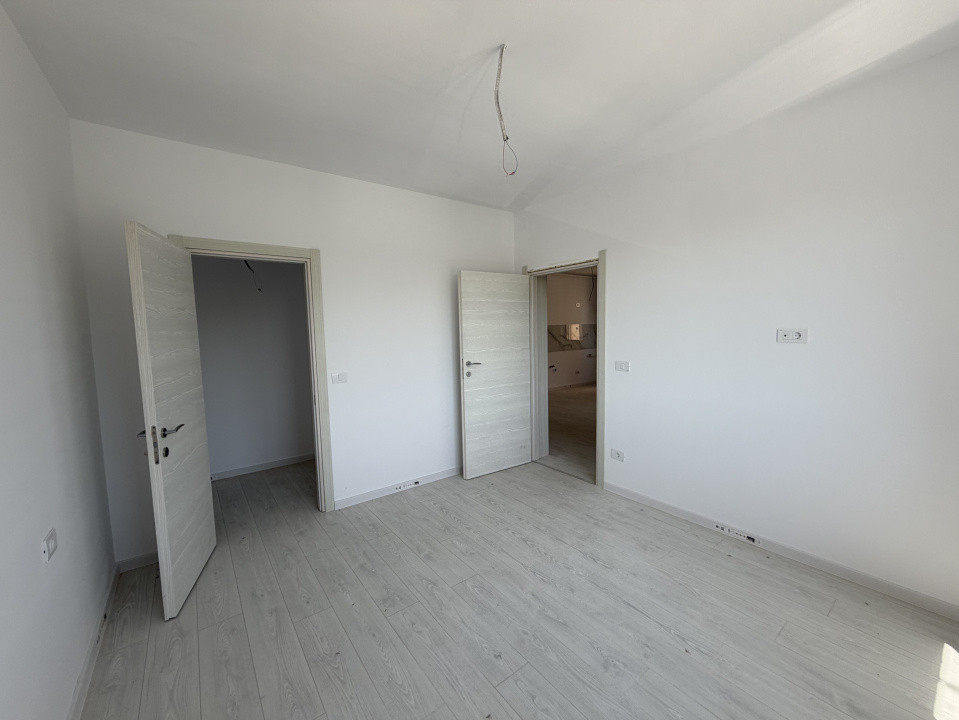 DEZVOLTATOR, 3 CAMERE LA ASFALT, GIROC