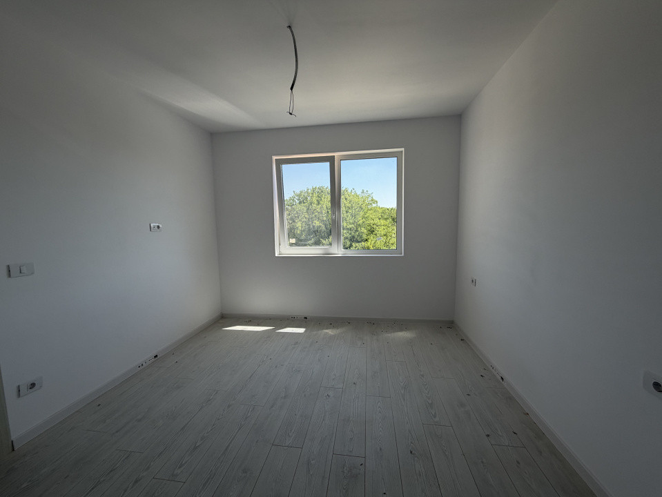 DEZVOLTATOR, 3 CAMERE LA ASFALT, GIROC
