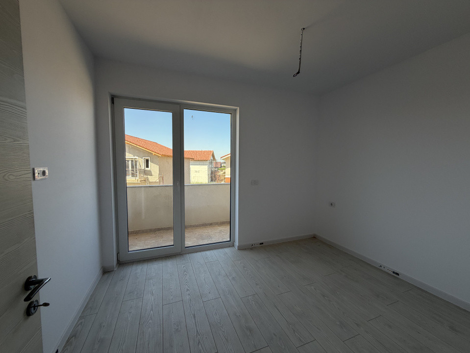DEZVOLTATOR, 3 CAMERE LA ASFALT, GIROC