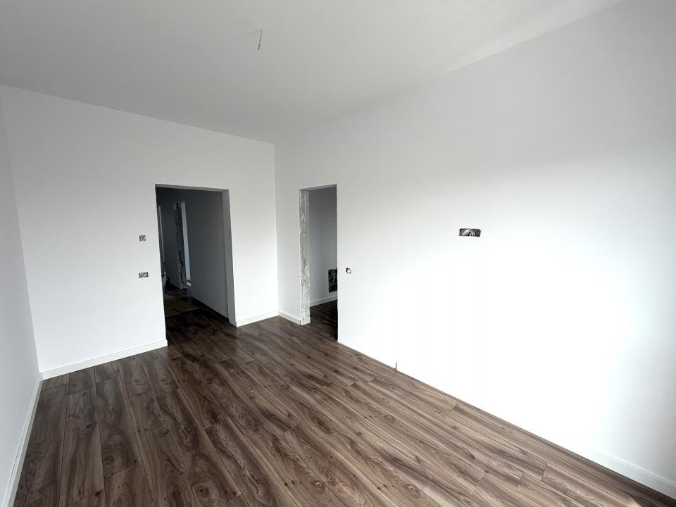 Teren Generos, 5 Camere, Canalizare