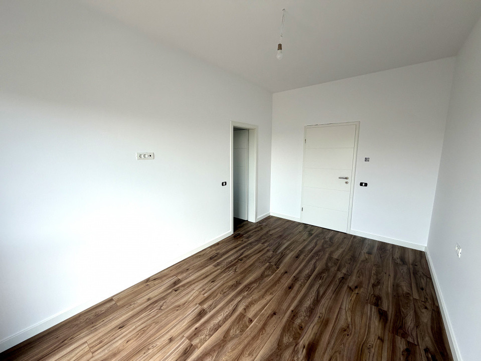 Teren Generos, 5 Camere, Finalizata