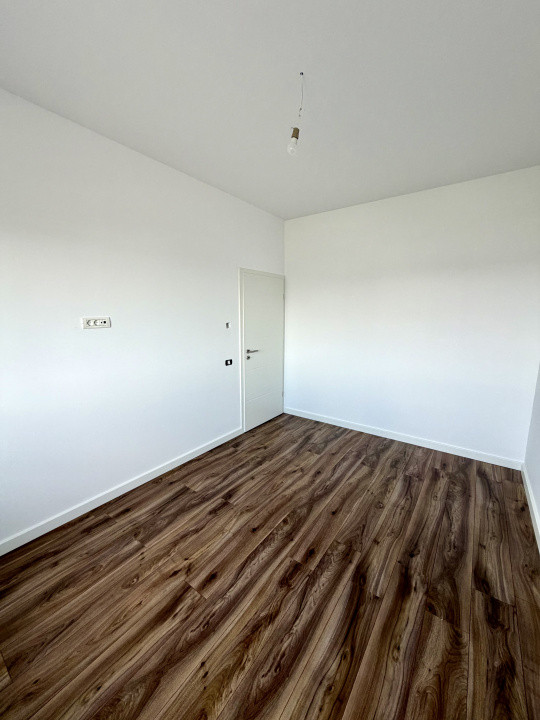 Teren Generos, 5 Camere, Finalizata