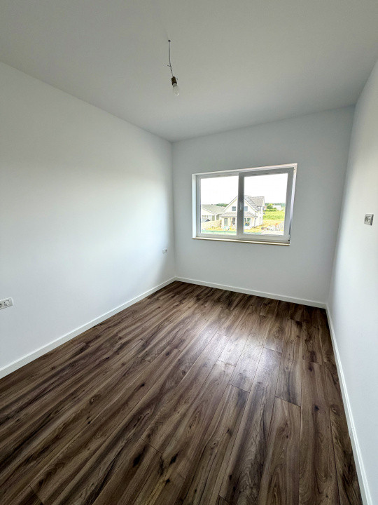 Teren Generos, 5 Camere, Finalizata