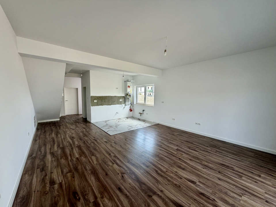 Teren Generos, 5 Camere, Finalizata