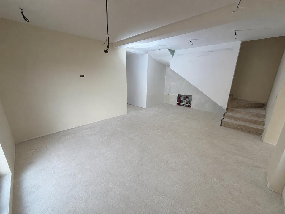 Duplex Despartit, Finisaje Premium, 5 Camere