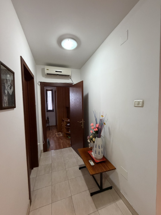 PROPRIETAR, BLOC CU LIFT, VENUS 35