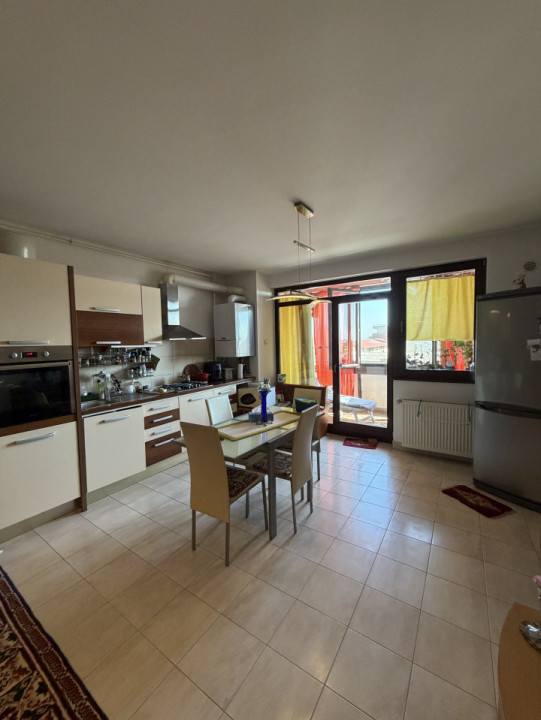PROPRIETAR, BLOC CU LIFT, VENUS 35
