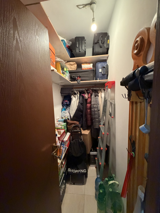 PROPRIETAR, BLOC CU LIFT, VENUS 35