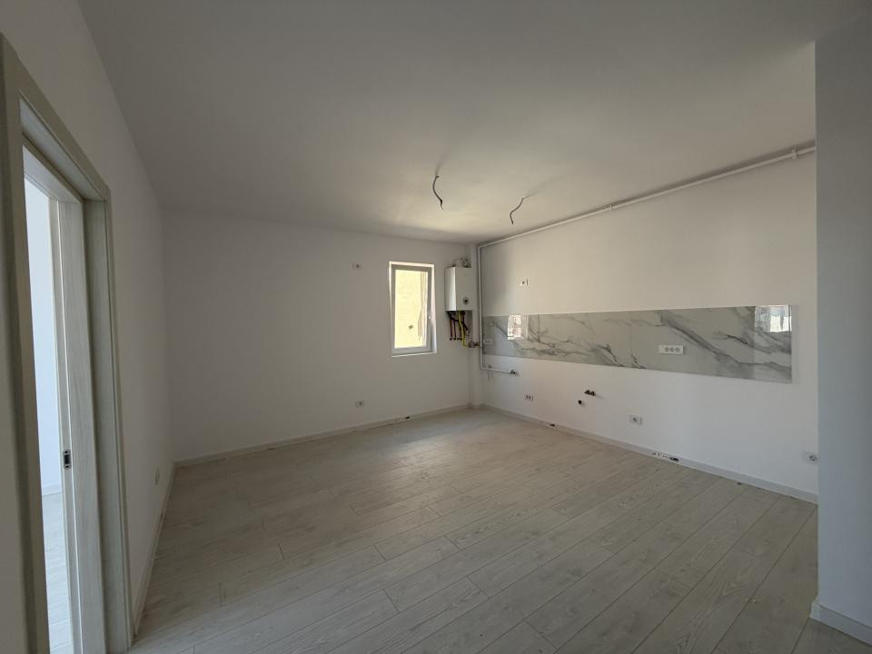 DEZVOLTATOR, 3 CAMERE LA ASFALT, GIROC