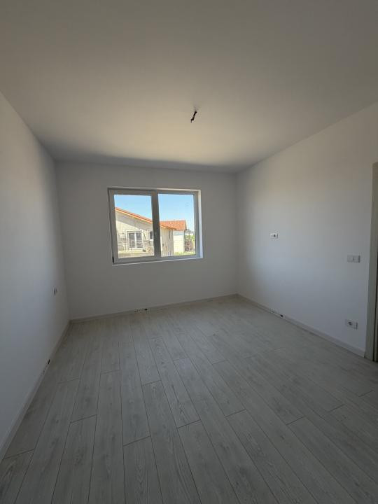 DEZVOLTATOR, 3 CAMERE LA ASFALT, GIROC