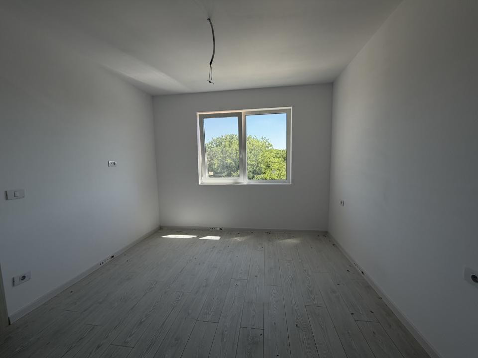 DEZVOLTATOR, 3 CAMERE LA ASFALT, GIROC