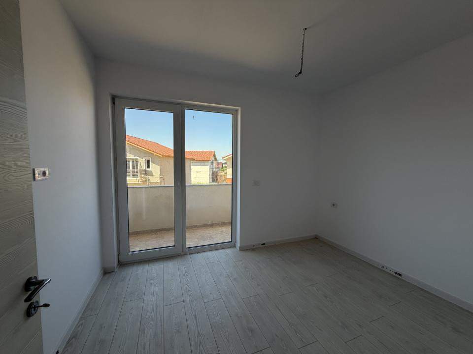 DEZVOLTATOR, 3 CAMERE LA ASFALT, GIROC