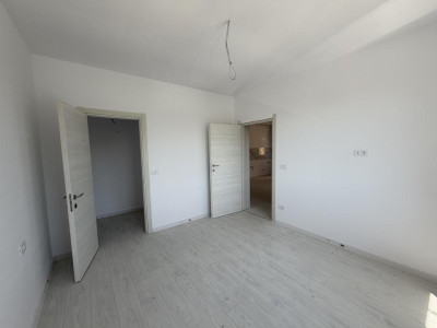 DEZVOLTATOR, 3 CAMERE LA ASFALT, GIROC