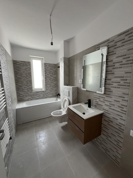 DECOMANDAT, APARTAMENT CU 3 CAMERE, GIROC
