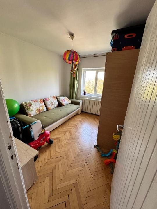 Zona Odobescu, 4 Camere, Etaj Intermediar