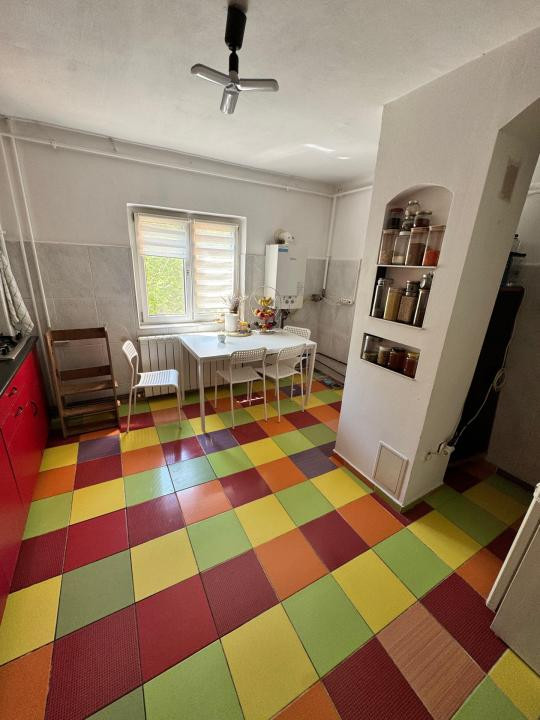Zona Odobescu, 4 Camere, Etaj Intermediar