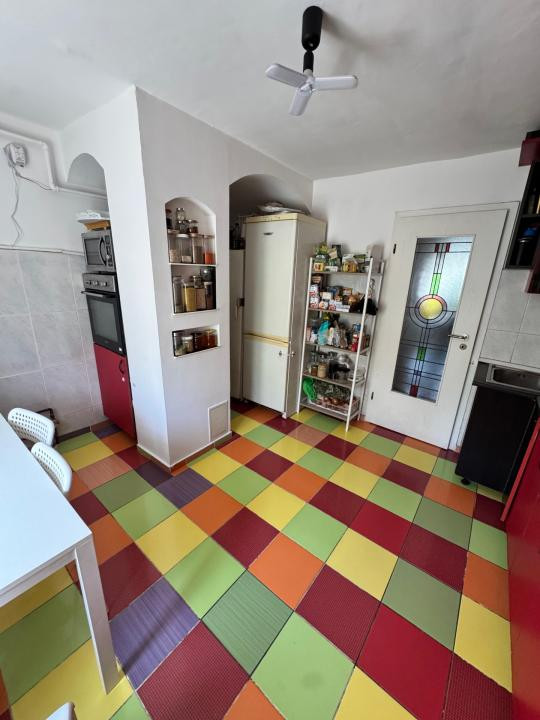 Zona Odobescu, 4 Camere, Etaj Intermediar