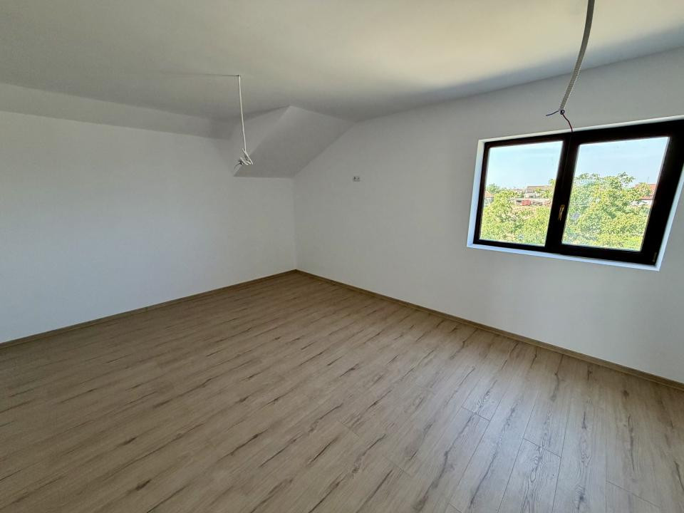Pozitie Excelenta, Super Pret, 4 Camere