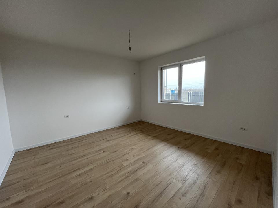 ULTIMUL APARTAMENT, CURTE PROPRIE, 3 CAMERE