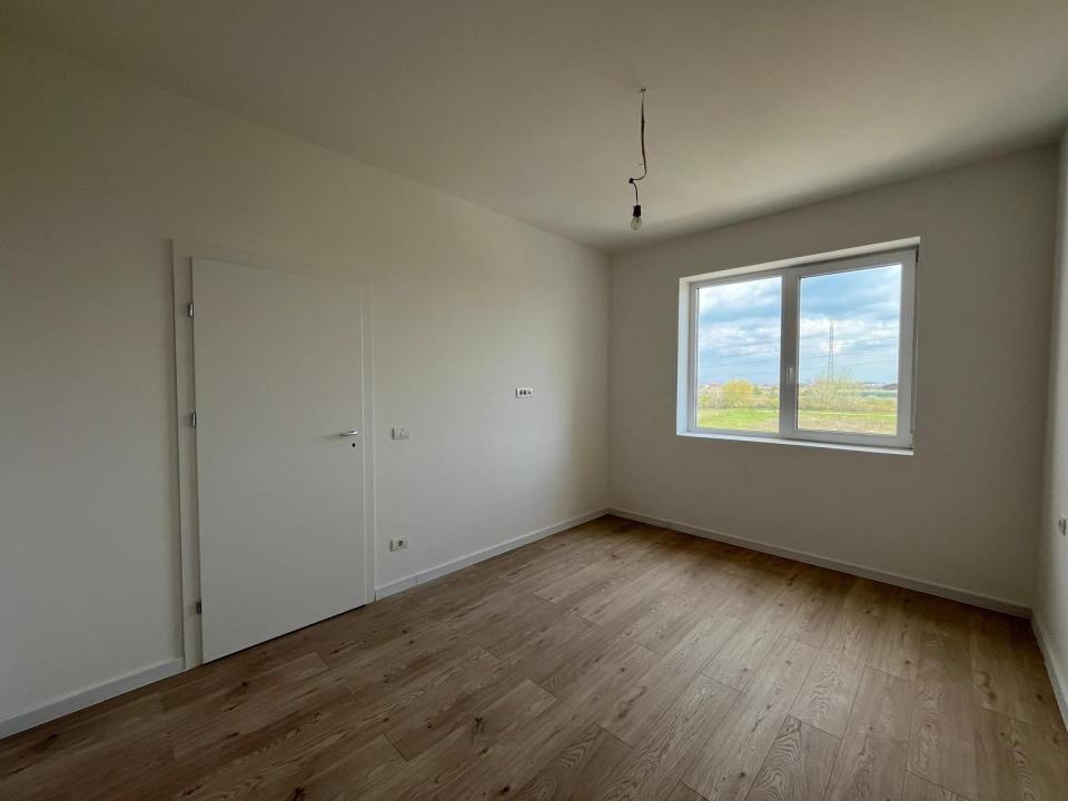ULTIMUL APARTAMENT, CURTE PROPRIE, 3 CAMERE
