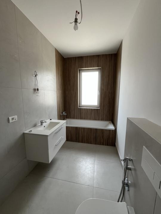 ULTIMUL APARTAMENT, CURTE PROPRIE, 3 CAMERE