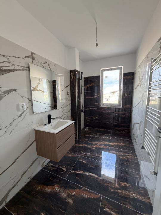 DECOMANDAT, APARTAMENT CU 3 CAMERE, GIROC