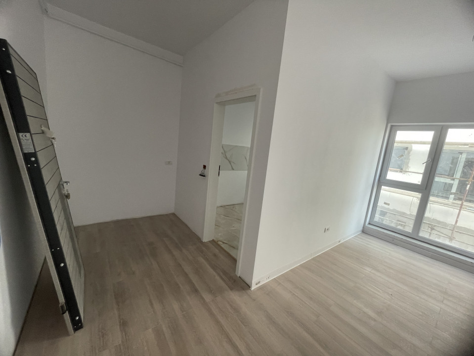 Apartament 2 camere, bucatarie inchisa, la asfalt